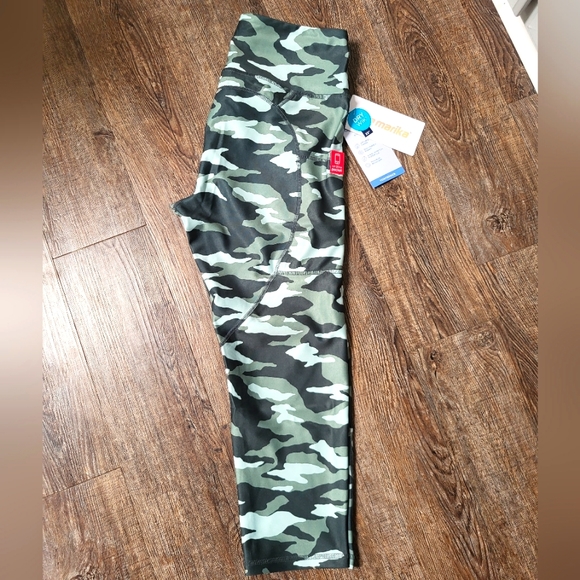 Pants - Marika Camo Capri Legging